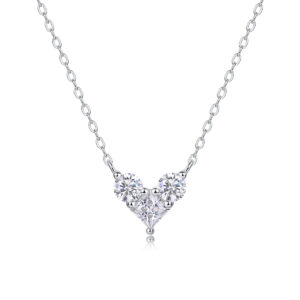 larisénte presence pendant