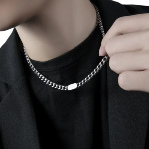 larisénte möbius necklace (copy)